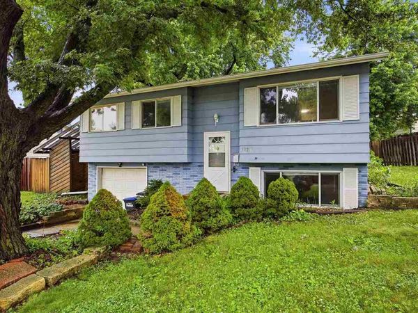 1175 Lindale Drive, Marion, IA 52302