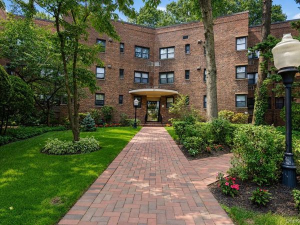 50 Brompton Road, Unit 2N, Great Neck, NY 11021