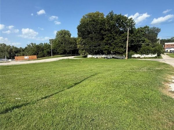 711 Sterling Avenue, Independence, MO 64054