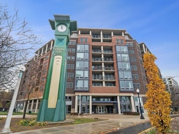 437 W Division Street , Unit 912, Chicago, IL 60610