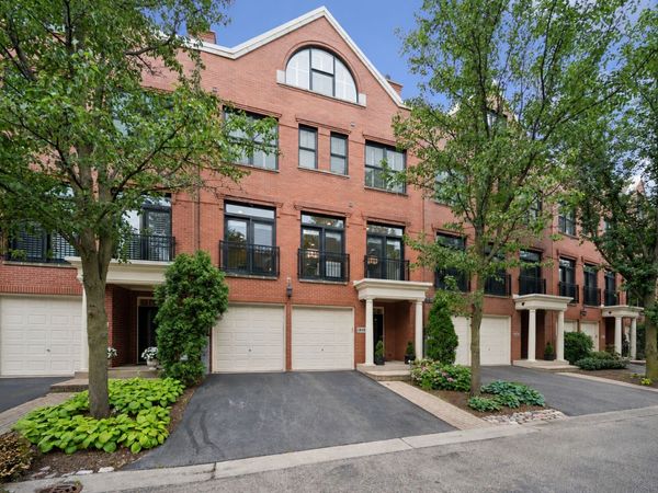 1842 Admiral Court , Glenview, IL 60026