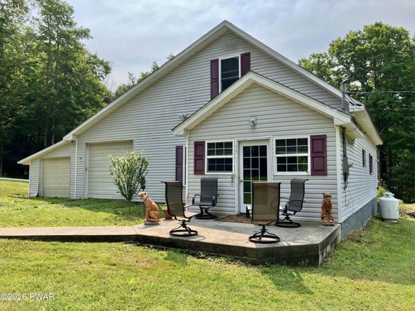 52 Bentler Road, Gouldsboro, PA 18424