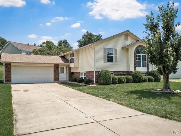 2912 Hameln Drive, St Charles, MO 63301