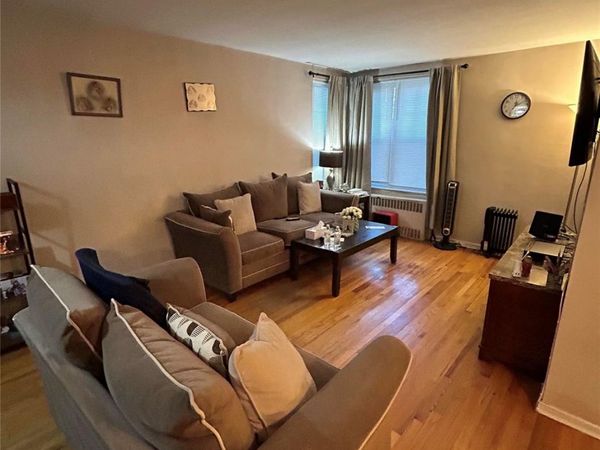 194 Smith Street , Unit 1M, Freeport, NY 11520