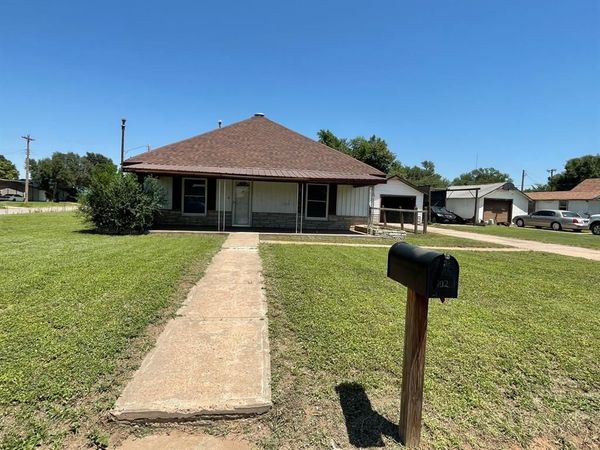 502 N Avenue B , Beaver, OK 73932