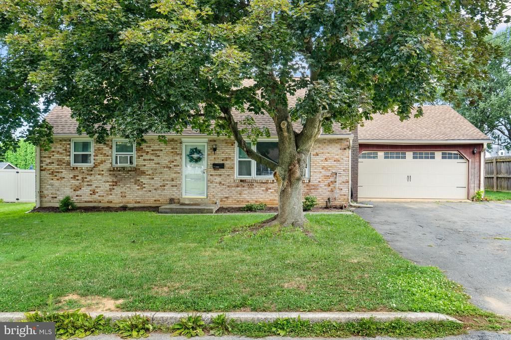 1331 E WALNUT STREET, ANNVILLE, PA 17003