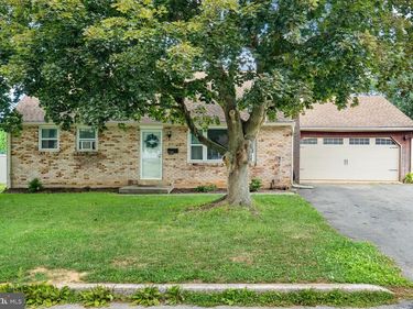 1331 E WALNUT STREET, ANNVILLE, PA 17003
