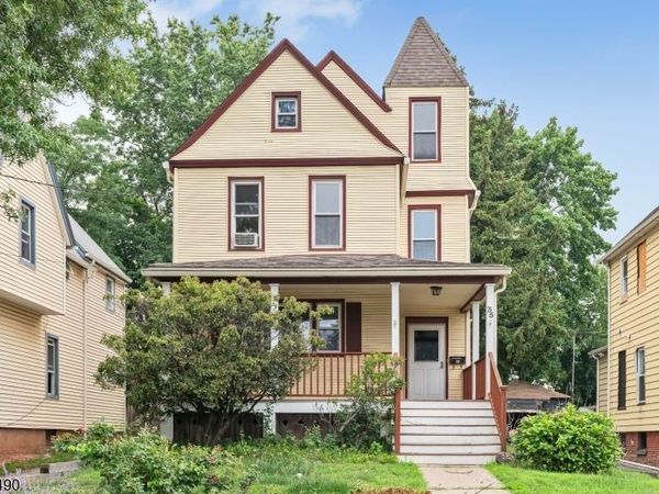 35 Park Ave, Dumont, NJ 07628
