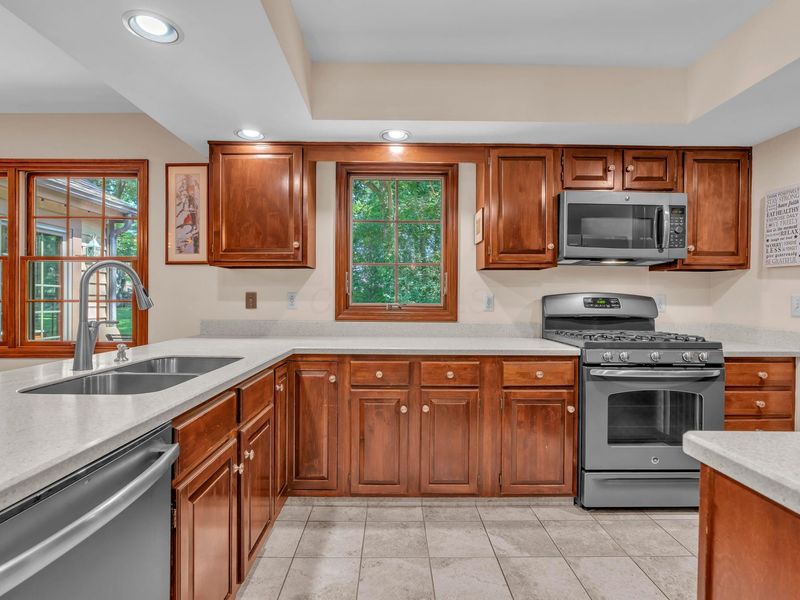 1118 Riva Ridge Boulevard, Columbus, OH 43230 Photo 16