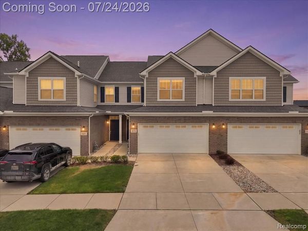 8678 Pioneer Street, Washington Twp, MI 48094