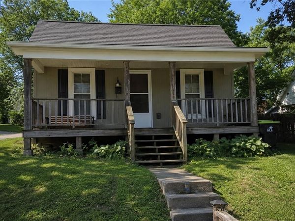 307 E CHESTNUT Street, Harrisonville, MO 64701