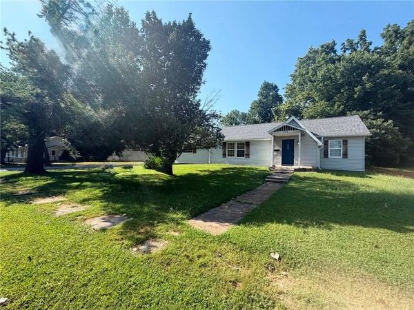504 E 6th Street, Baxter Springs, KS 66713