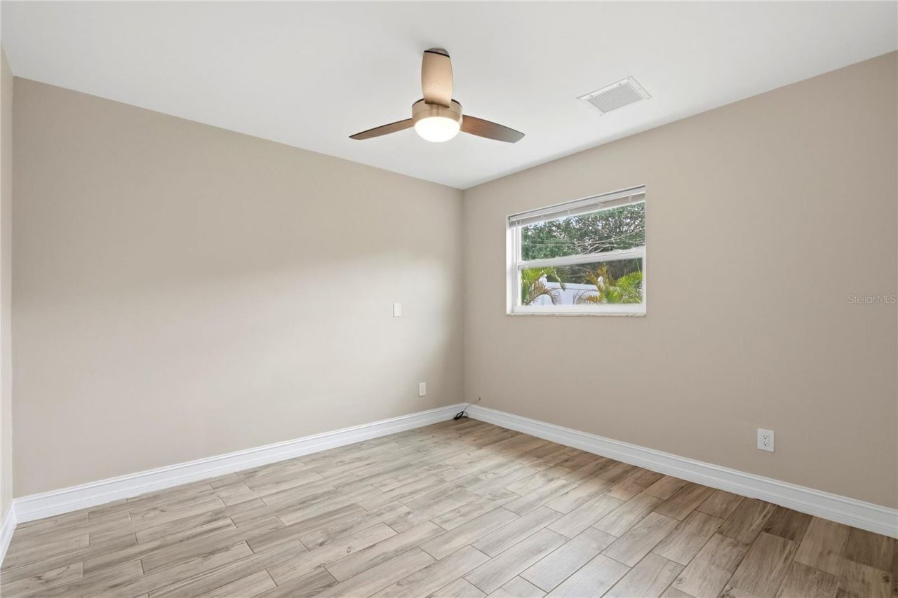 6810 Livingston Avenue N, Saint Petersburg, FL 33702 Photo