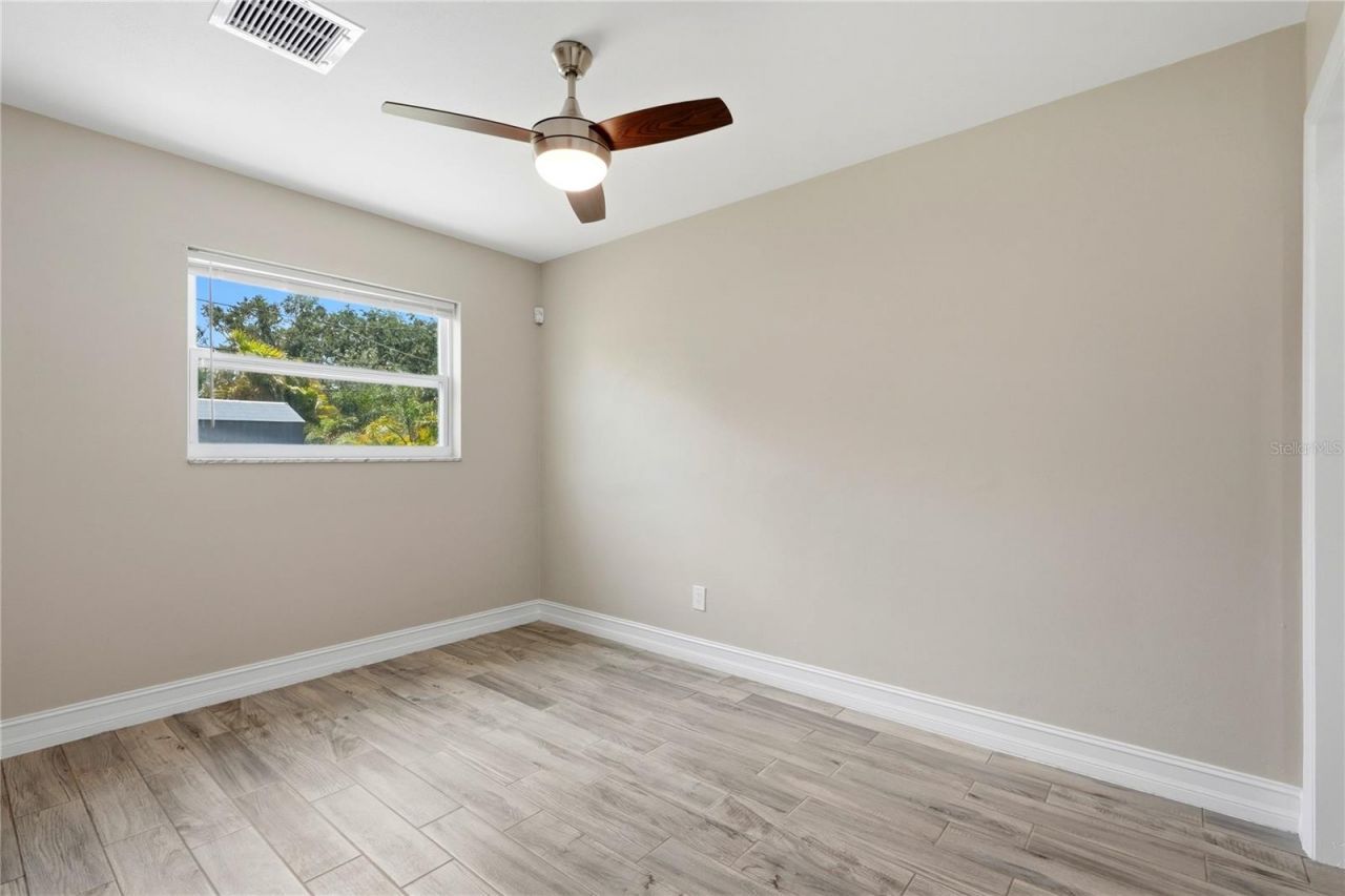 6810 Livingston Avenue N, Saint Petersburg, FL 33702 Photo