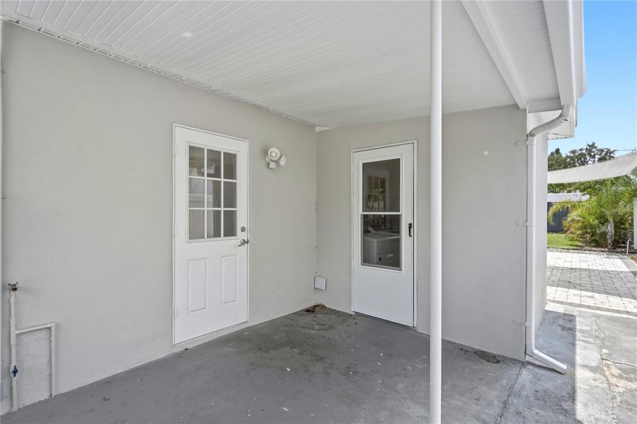 6810 Livingston Avenue N, Saint Petersburg, FL 33702 Photo