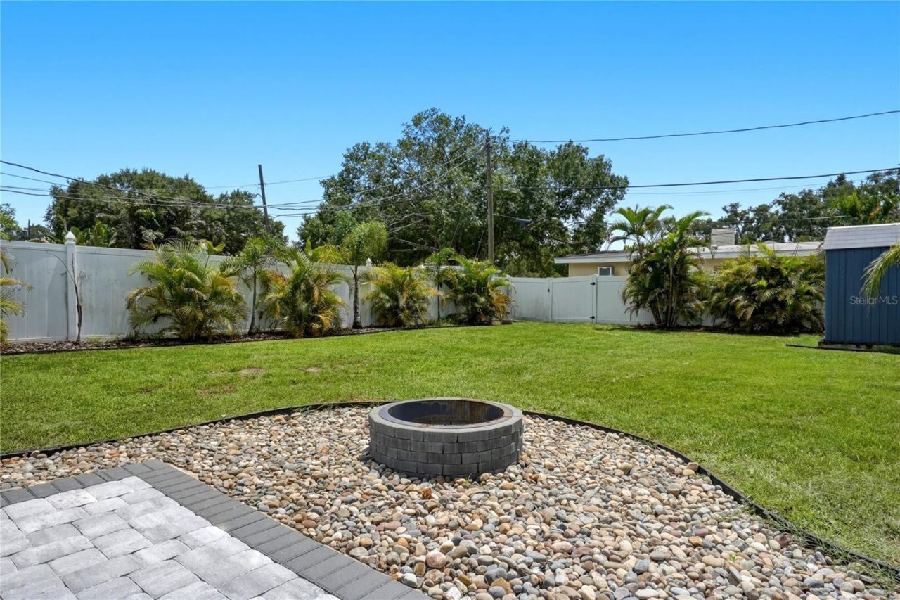 6810 Livingston Avenue N, Saint Petersburg, FL 33702 Photo