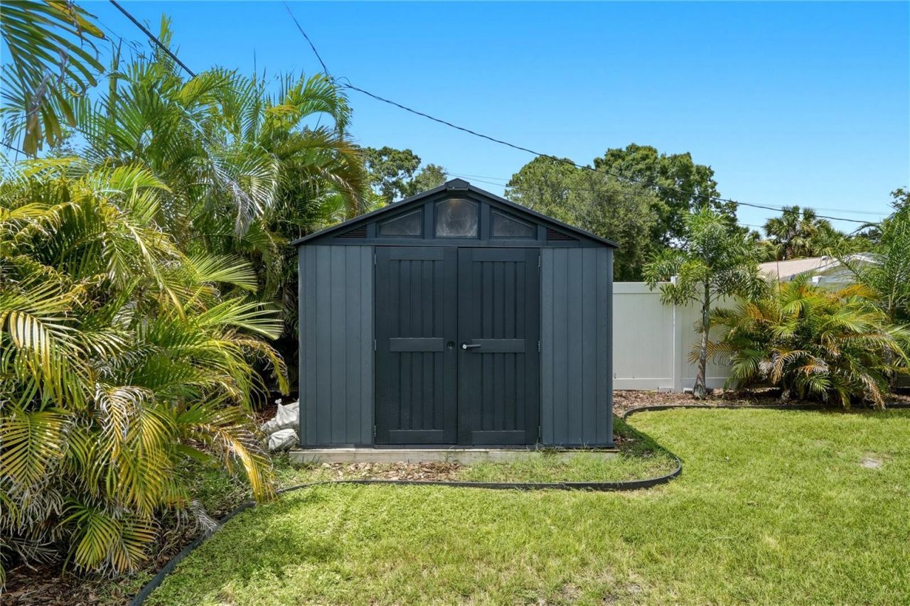6810 Livingston Avenue N, Saint Petersburg, FL 33702 Photo