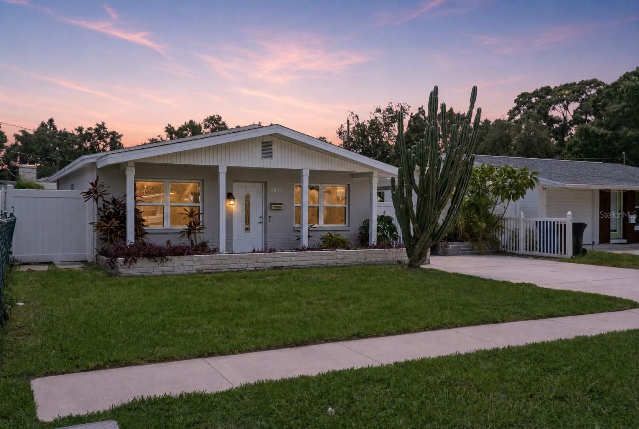 6810 Livingston Avenue N, Saint Petersburg, FL 33702 Photo