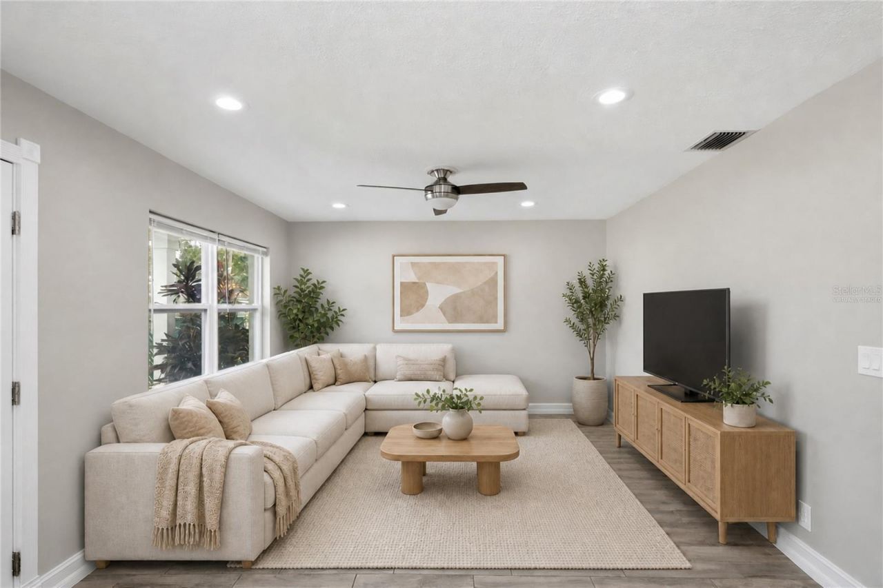 6810 Livingston Avenue N, Saint Petersburg, FL 33702 Photo
