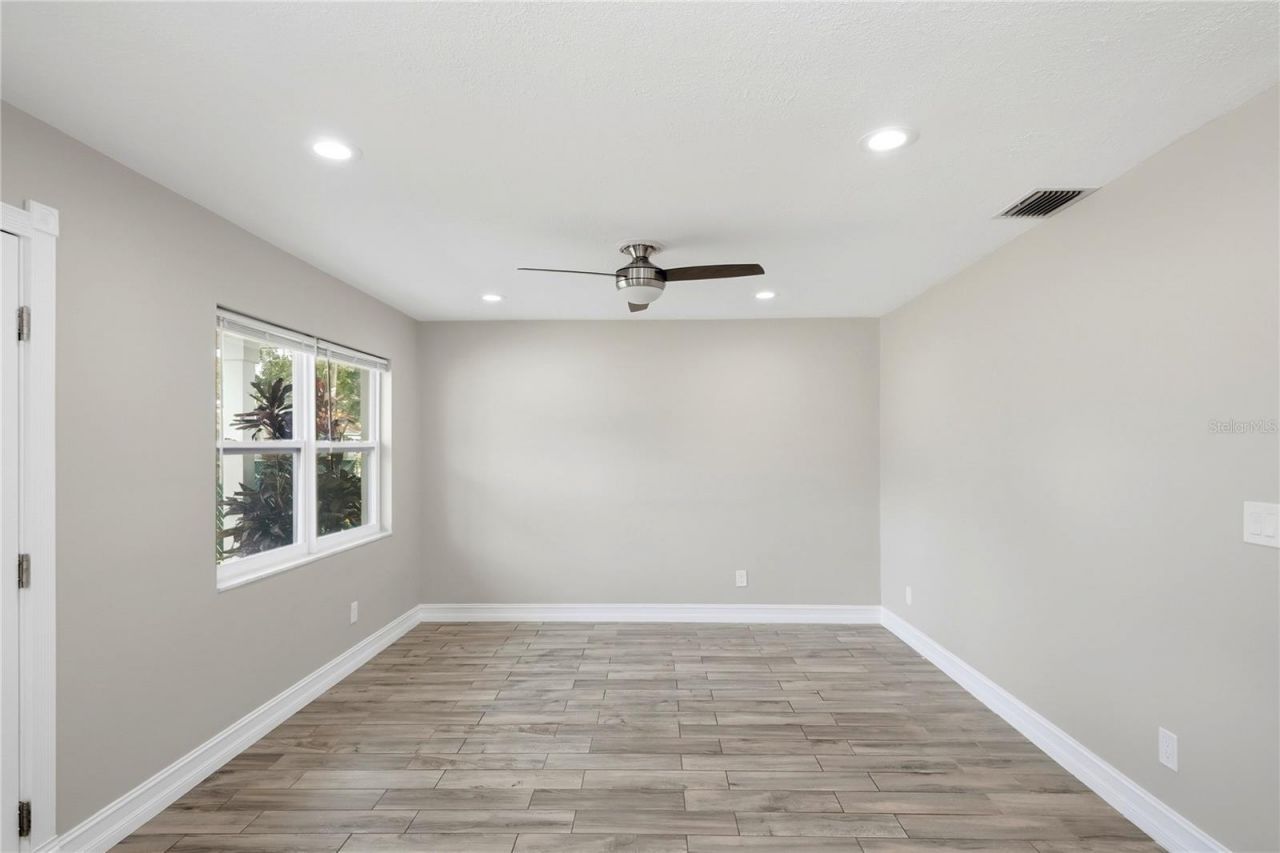 6810 Livingston Avenue N, Saint Petersburg, FL 33702 Photo