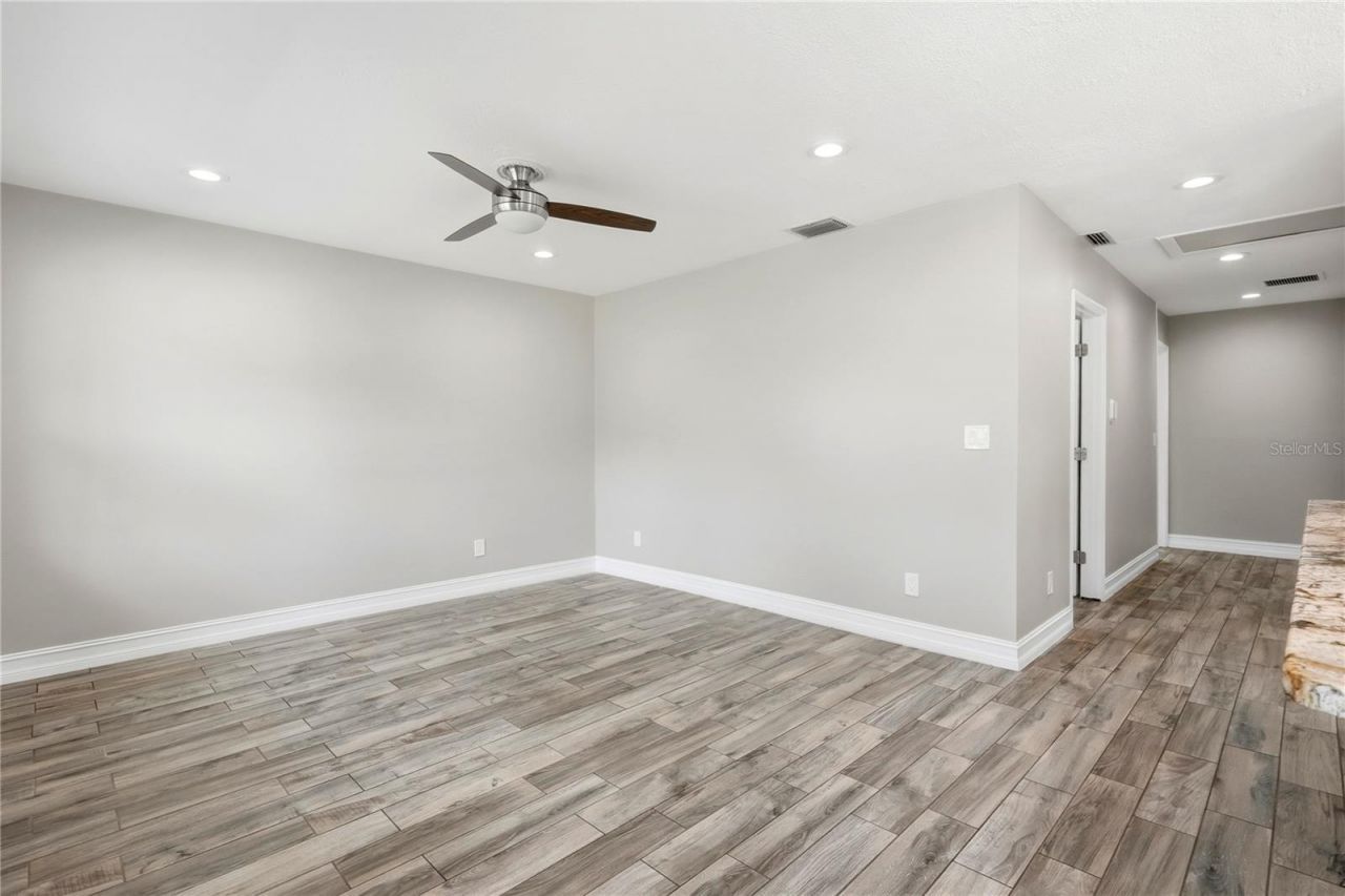 6810 Livingston Avenue N, Saint Petersburg, FL 33702 Photo
