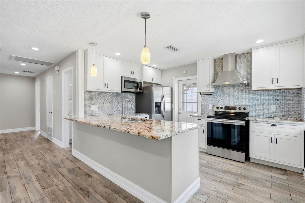 6810 Livingston Avenue N, Saint Petersburg, FL 33702 Photo