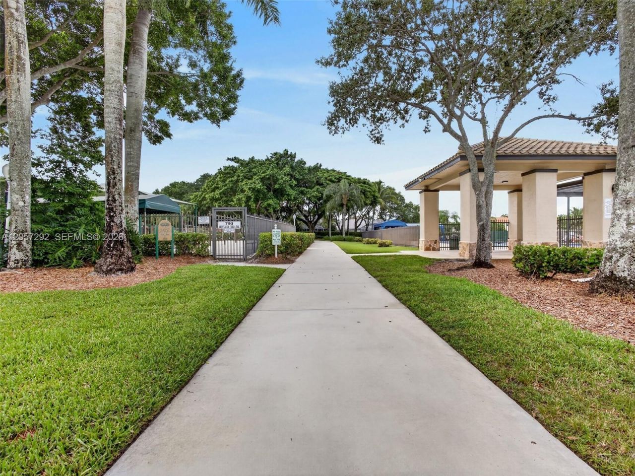 1012 Cedar Falls Dr, Weston, FL 33327 Photo