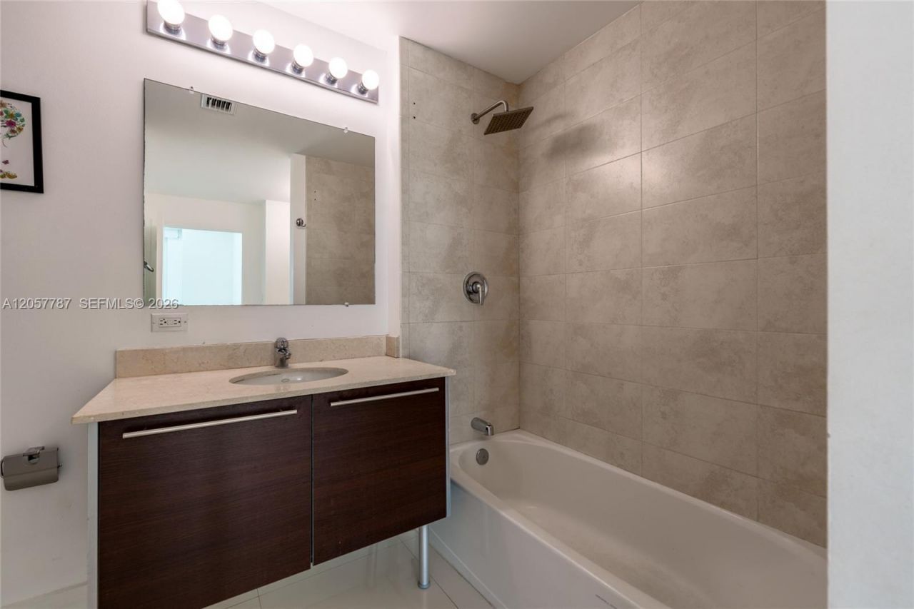 1900 N Bayshore Dr, Unit 3612, Miami, FL 33132 Photo