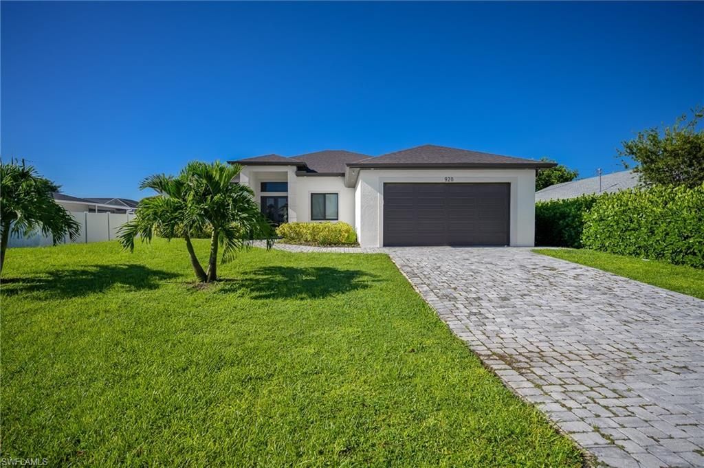 920 SE 15th Ter, Cape Coral, FL 33990 Photo