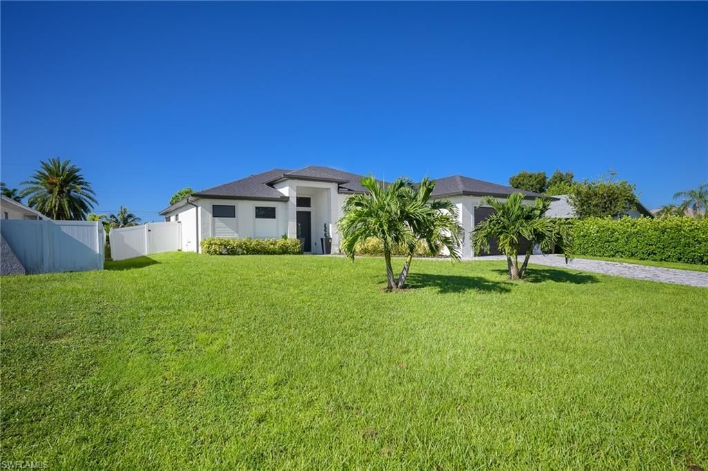 920 SE 15th Ter, Cape Coral, FL 33990 Photo