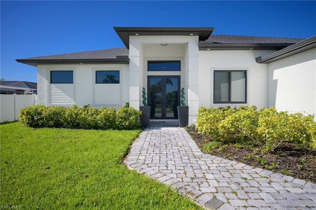 920 SE 15th Ter, Cape Coral, FL 33990 Photo