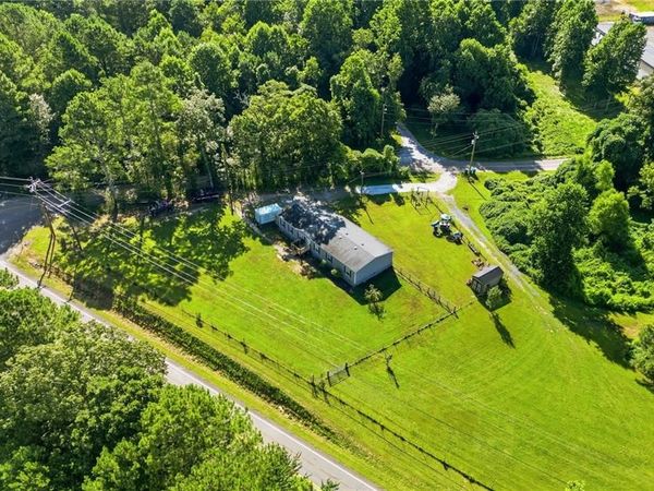 945 Cape Trail, Talking Rock, GA 30175