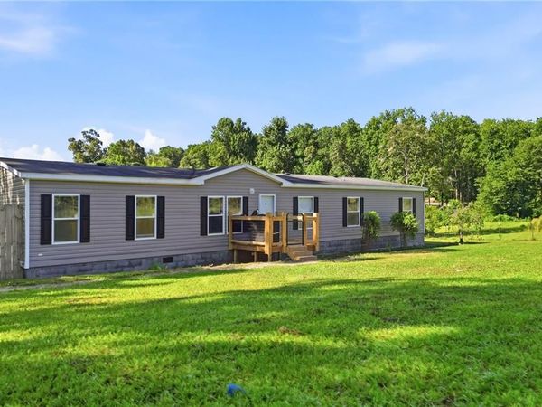 945 Cape Trail , Talking Rock, GA 30175