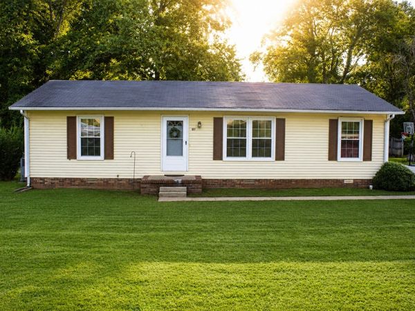 701 Herb Dr , Lawrenceburg, TN 38464