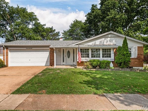 4688 Towne Centre Drive, Mehlville, MO 63128