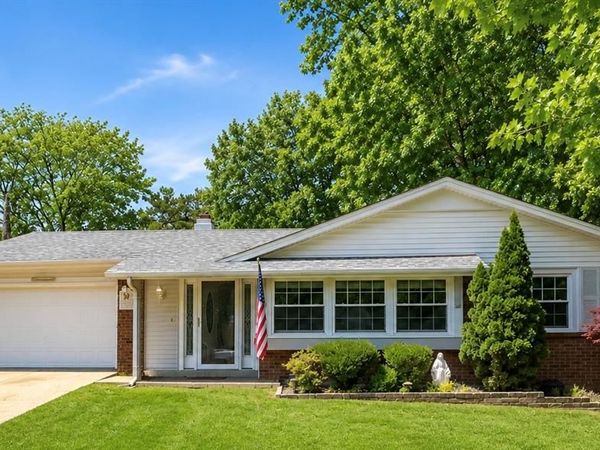 4688 Towne Centre Drive , Mehlville, MO 63128