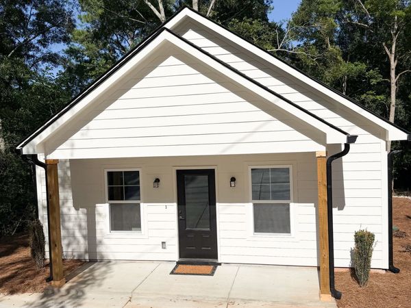 402 Poplar St, Hogansville, GA 30230