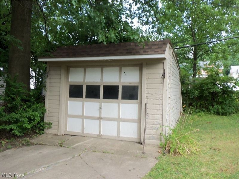 885 NelaView Road, Cleveland Heights, OH 44112 Photo 3