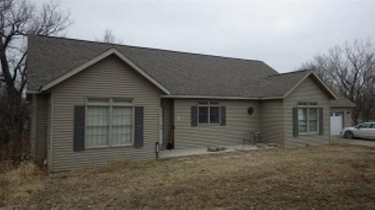 1051 Vine Ave, Riverside, IA 52327 Main Photo