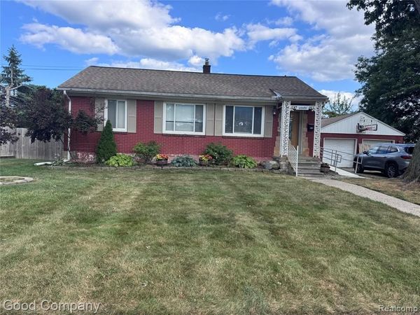 22474 Raven Avenue, Eastpointe, MI 48021