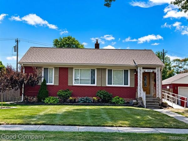 22474 Raven Avenue, Eastpointe, MI 48021