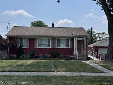 22474 Raven Avenue , Eastpointe, MI 48021