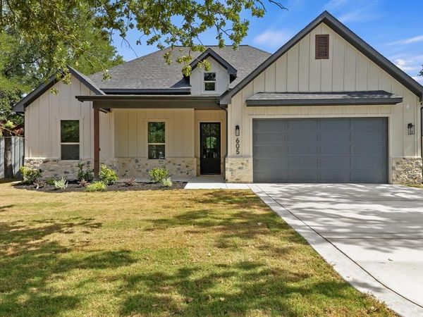 605 N Stewart Street, Azle, TX 76020