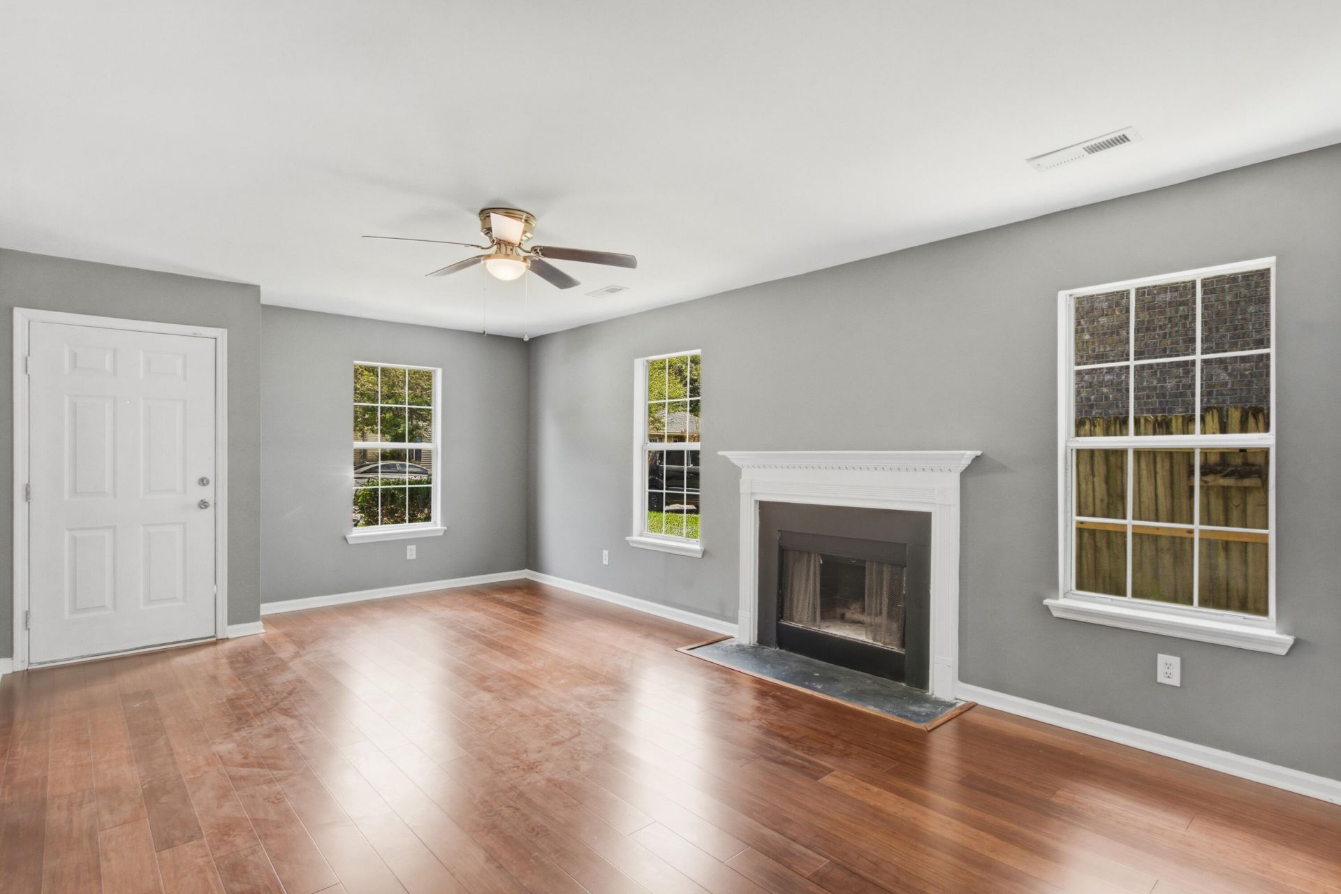 2515 Realm Street Photo 12