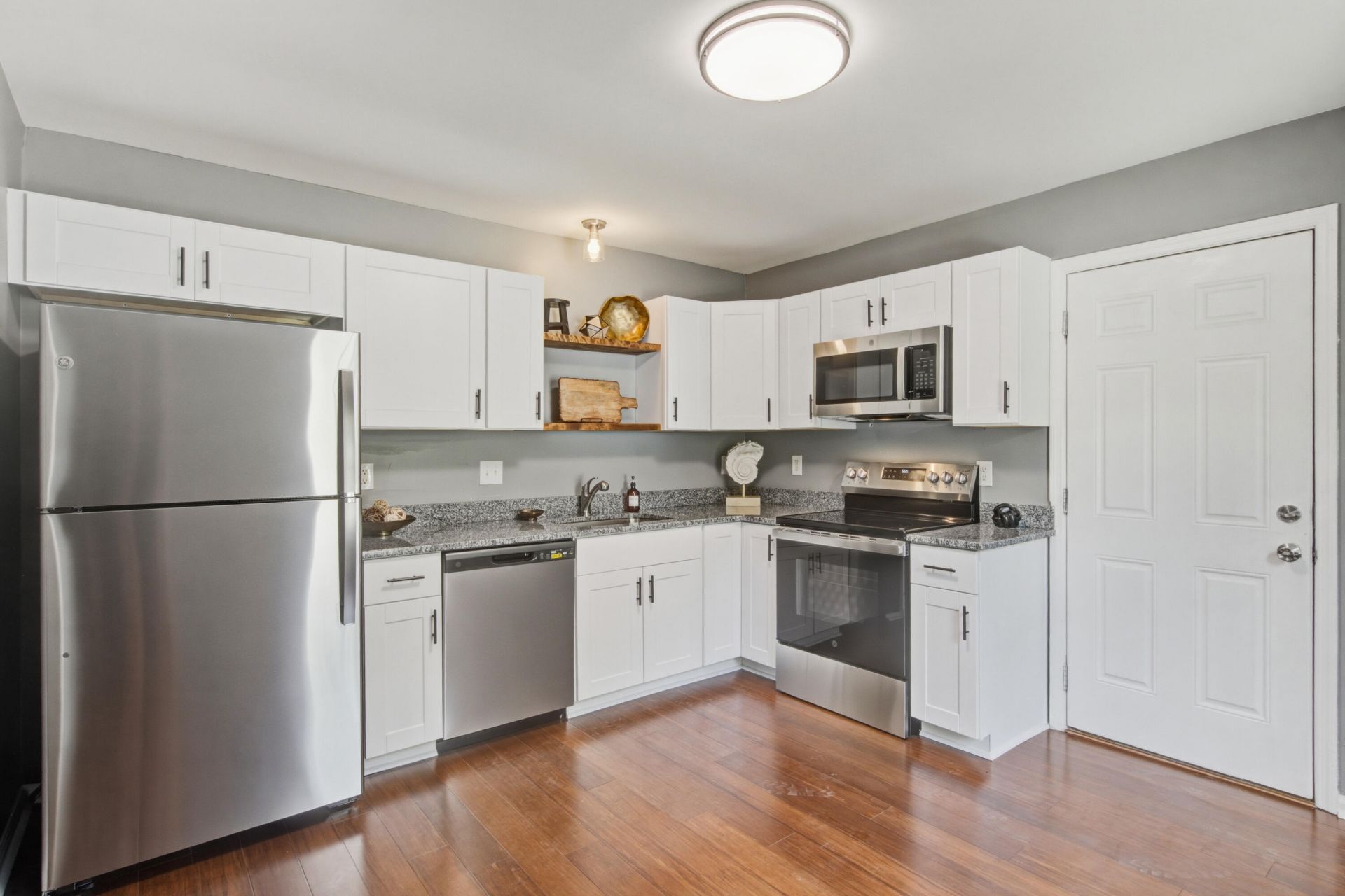 2515 Realm Street Photo 4