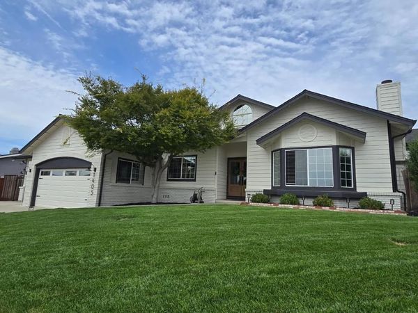 1405 S Ridgemark Drive , Hollister, CA 95023