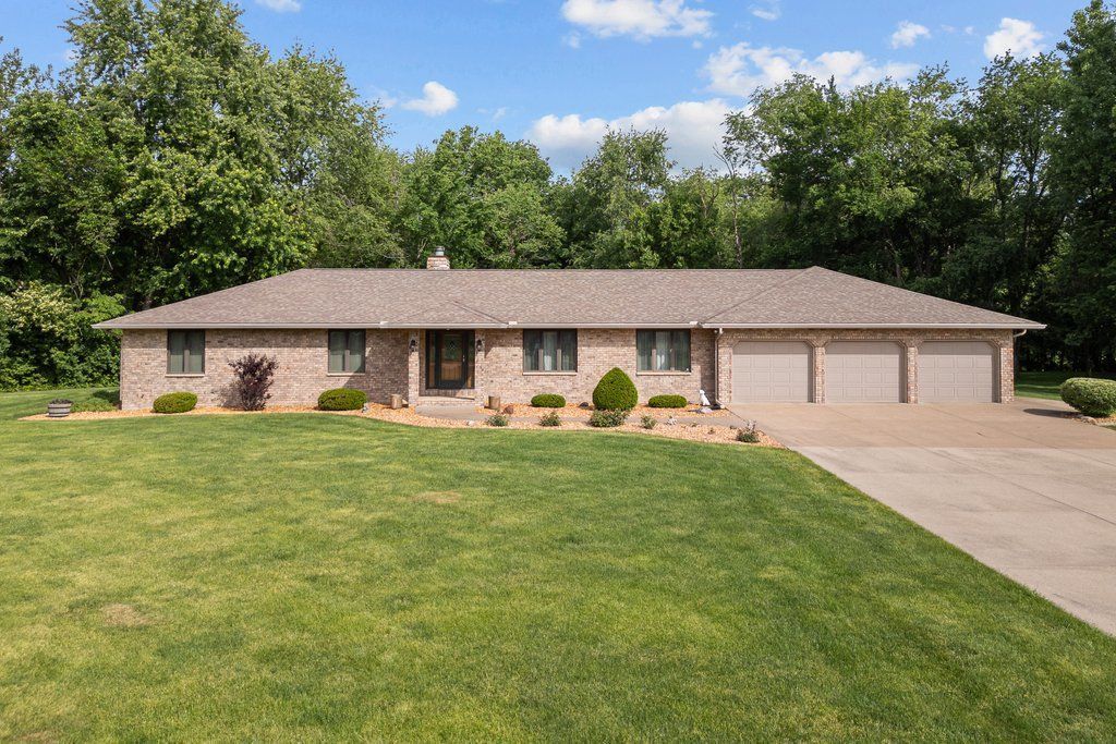 21223 52nd Avenue N, Port Byron, IL 61275