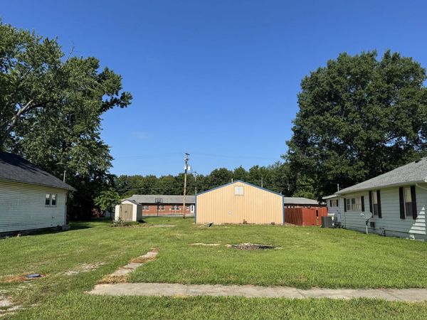 513 N 6th Street, Elkville, IL 62932
