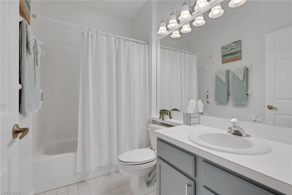 680 Wiggins Lake Dr, Unit 202, Naples, FL 34110 Photo