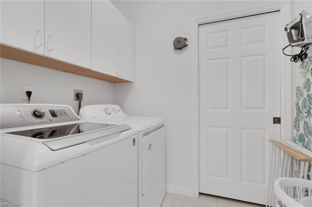 680 Wiggins Lake Dr, Unit 202, Naples, FL 34110 Photo